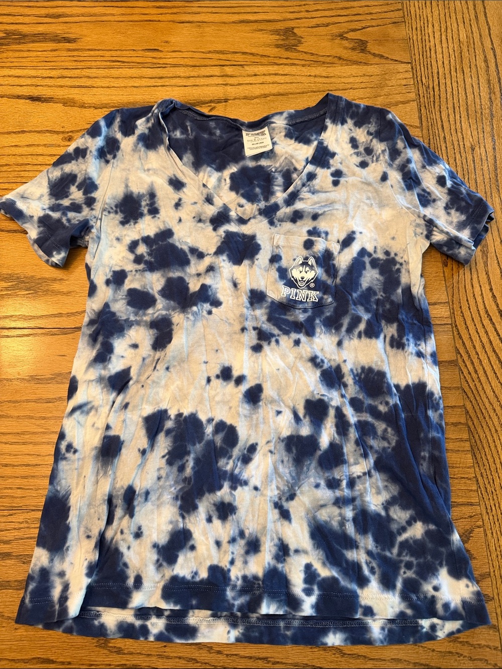 PINK Victoria's Secret Navy and White XS Tie-Dye V-Neck UConn Husky Tee